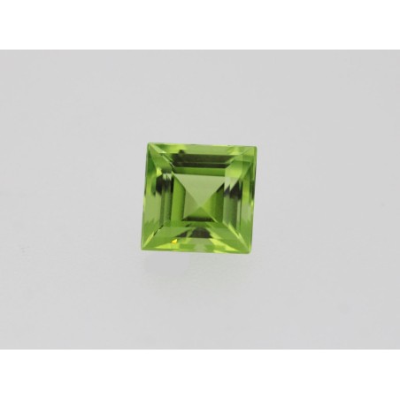 Péridot fin CV 7x7mm 2.01cts