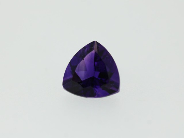 Amethyste troïdia 8x8x8mm...