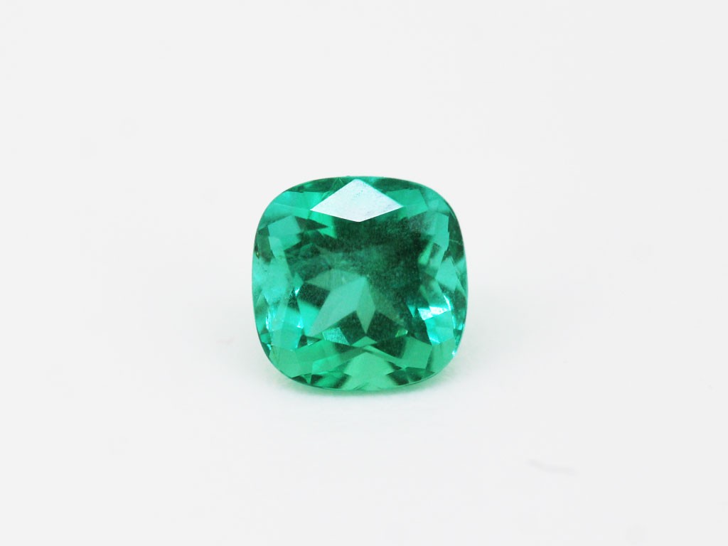 Emeraude coussin 5.5x5.5mm 0.72ct