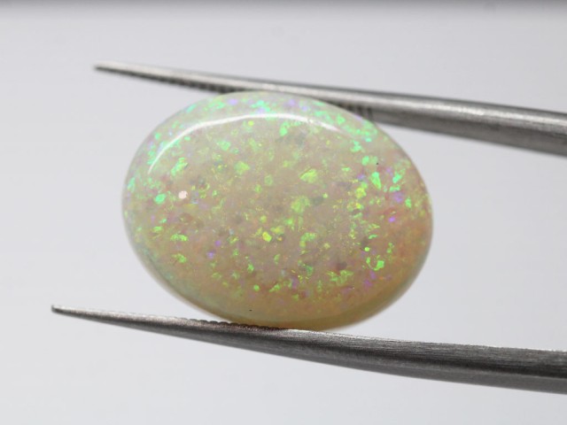 Opale cabochon ovale...