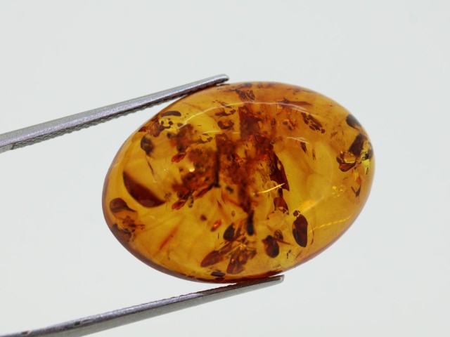 Ambre cabochon ovale...