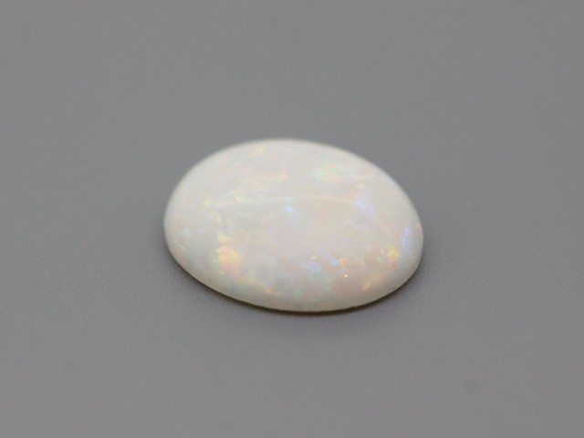 Opale cabochon ovale...
