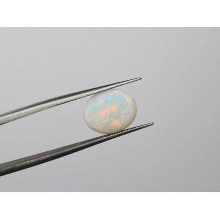 Opale cabochon blanche ovale 12x10 1.67ct