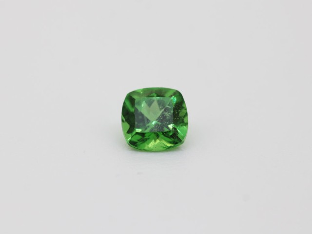 Tsavorite coussin 5.5x5.6mm...