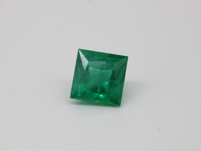 Emeraude fine CV 4.5x4.5mm...