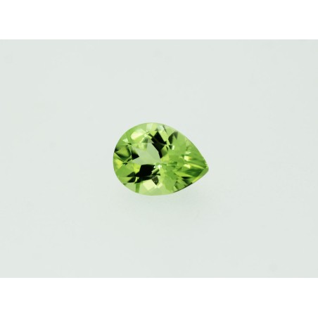 Péridot Fin Poire 9x7mm 1.77cts