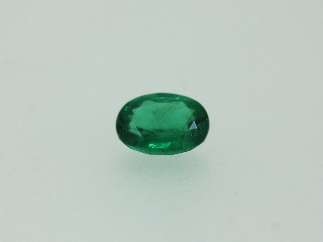 Emeraude fine ovale 7x5mm...