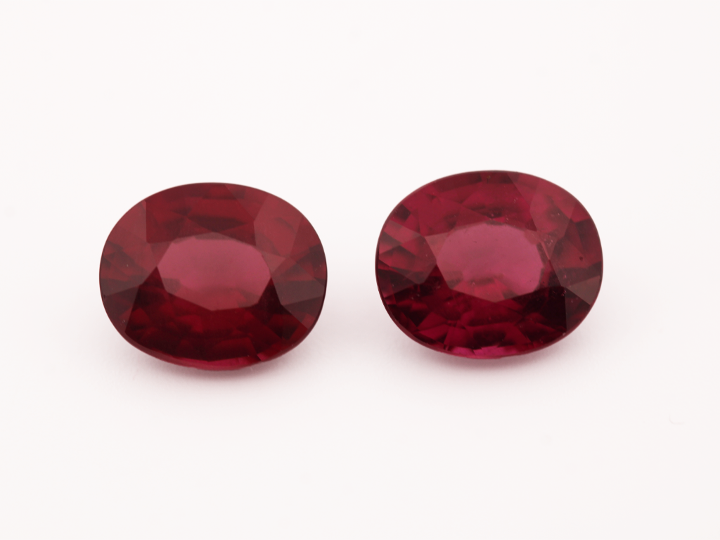 Grenat Rhodolite Ovale 8.2x6.9mm 2.15cts