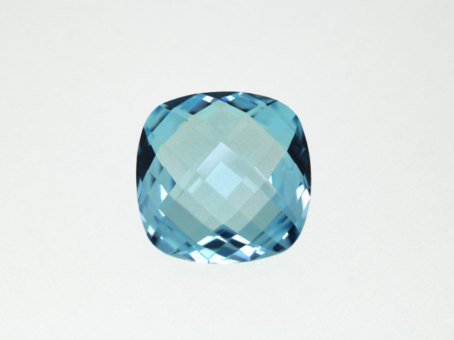 Topaze bleue traitée C.A....