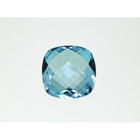 Topaze bleue traitée C.A. Briolette 12x12mm 7.76cts