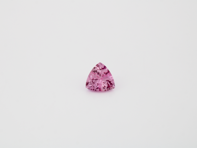 Saphir rose troïdia 4x4x4mm...