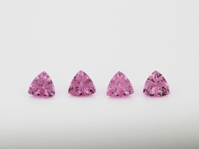 Saphir rose troïdia 4x4x4mm...