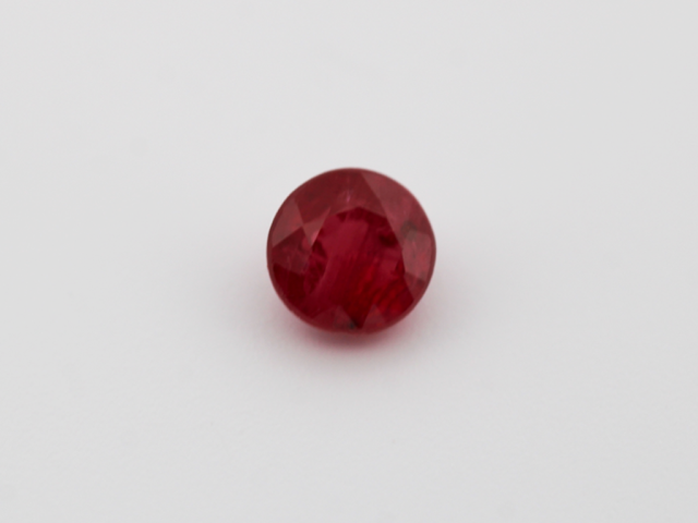 Rubis fin rond 4.10mm 0.43ct