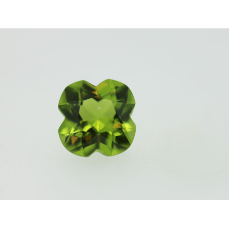 Péridot fin fleur 7.7x7.7mm 2.24cts