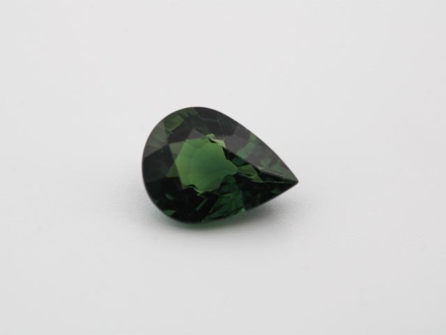 Saphir vert poire 8x6mm...