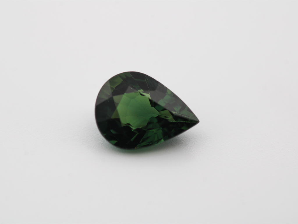 Saphir vert poire 8x6mm 1.23cts