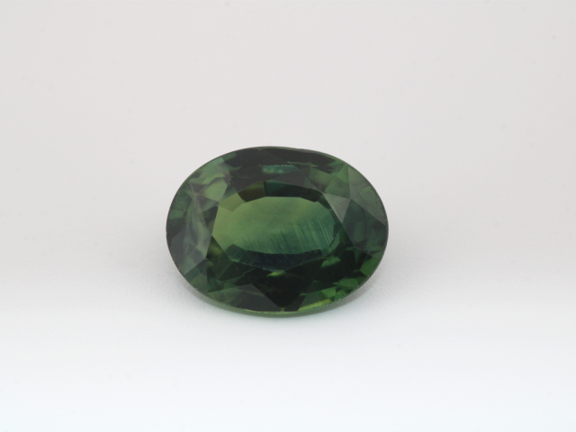 Saphir fin vert ovale 8x6mm...