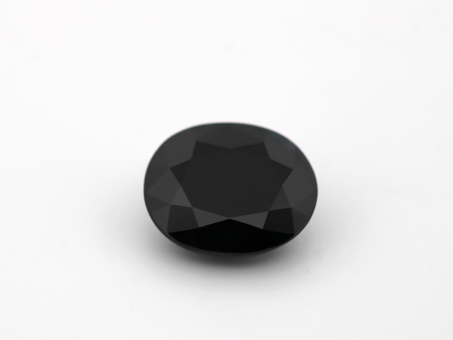 Saphir fin "Siam" ovale...