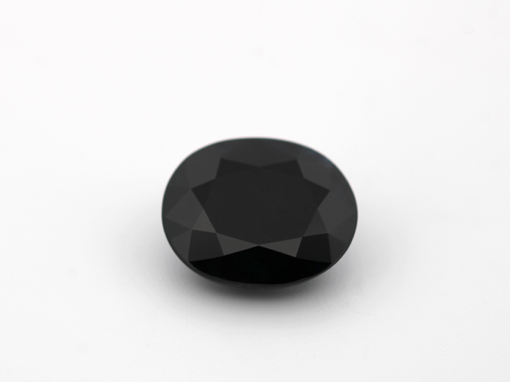 Saphir fin "Siam" ovale 10.8x8.9mm 3.98cts