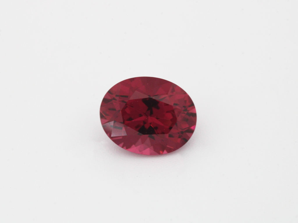 Rhodolite ovale 7x5.8mm 1.30cts
