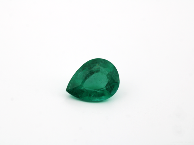 Emeraude fine Poire 9x7mm...