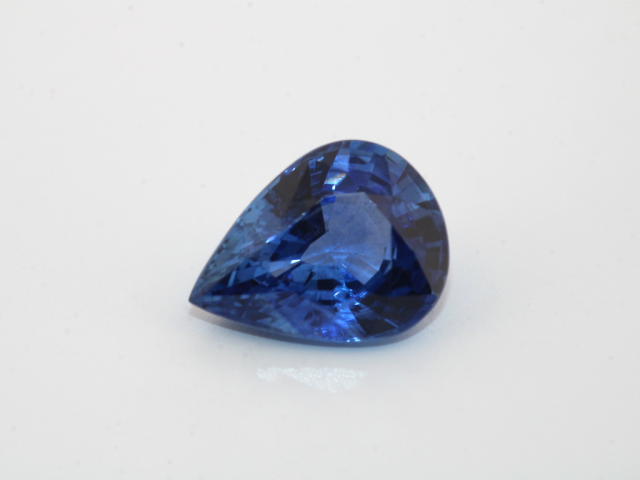 Saphir fin poire 9x7mm 1.85cts