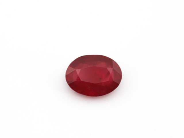 Rubis fin ovale 8x6mm 1.32cts
