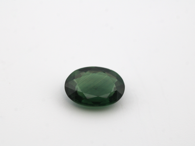 Saphir fin vert ovale 7x5mm...