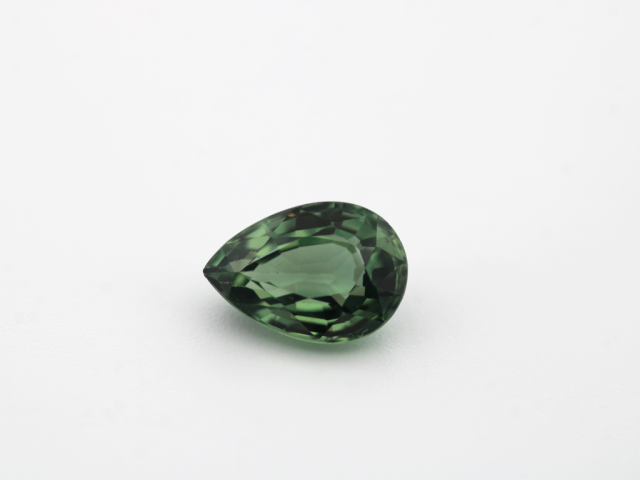 Saphir fin vert poire 7x5mm...