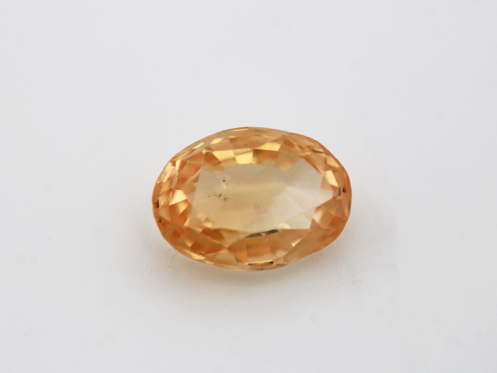 Saphir fin ovale peche 9x7mm 2.40cts