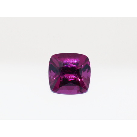 Grenat "purple" carré 7x7mm 2.45cts