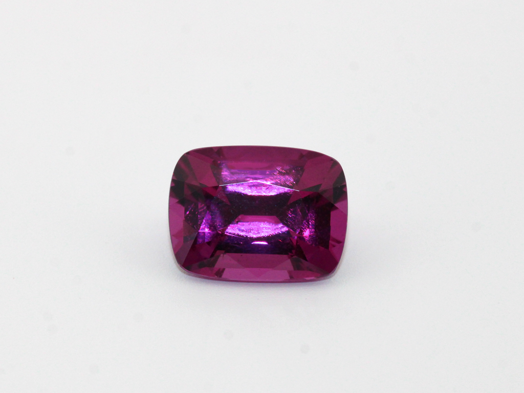 Grenat "purple" R.A 8.9x6.7mm 2.44cts