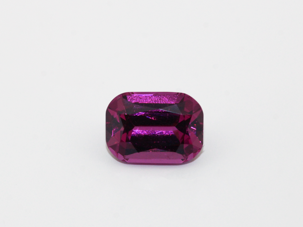 Grenat "purple" R.A 8.5x6.2mm 2.61cts