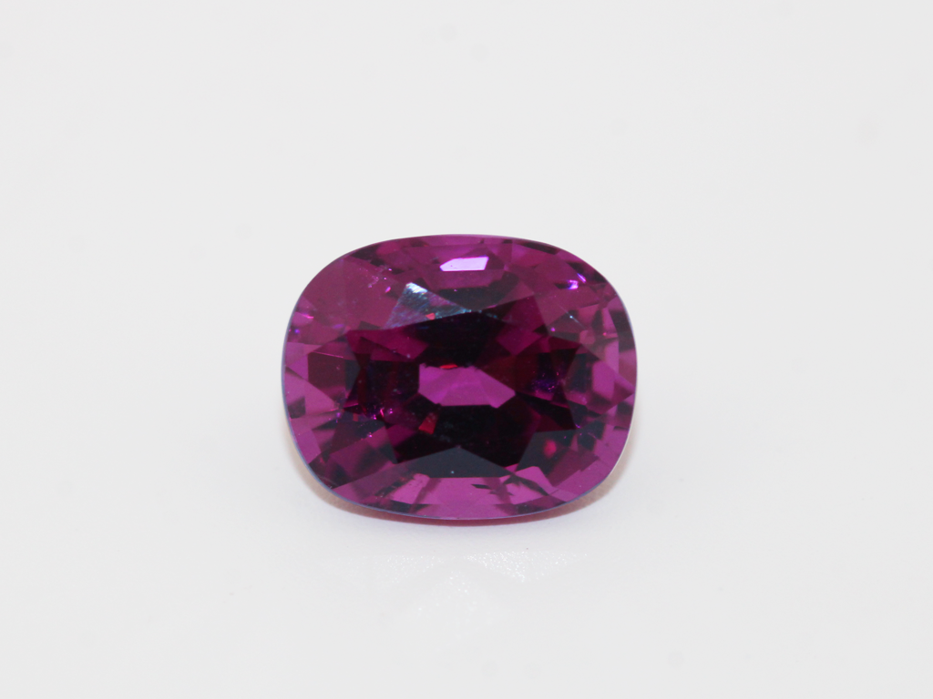 Grenat "purple" R.A 8x6.3mm 2.10cts