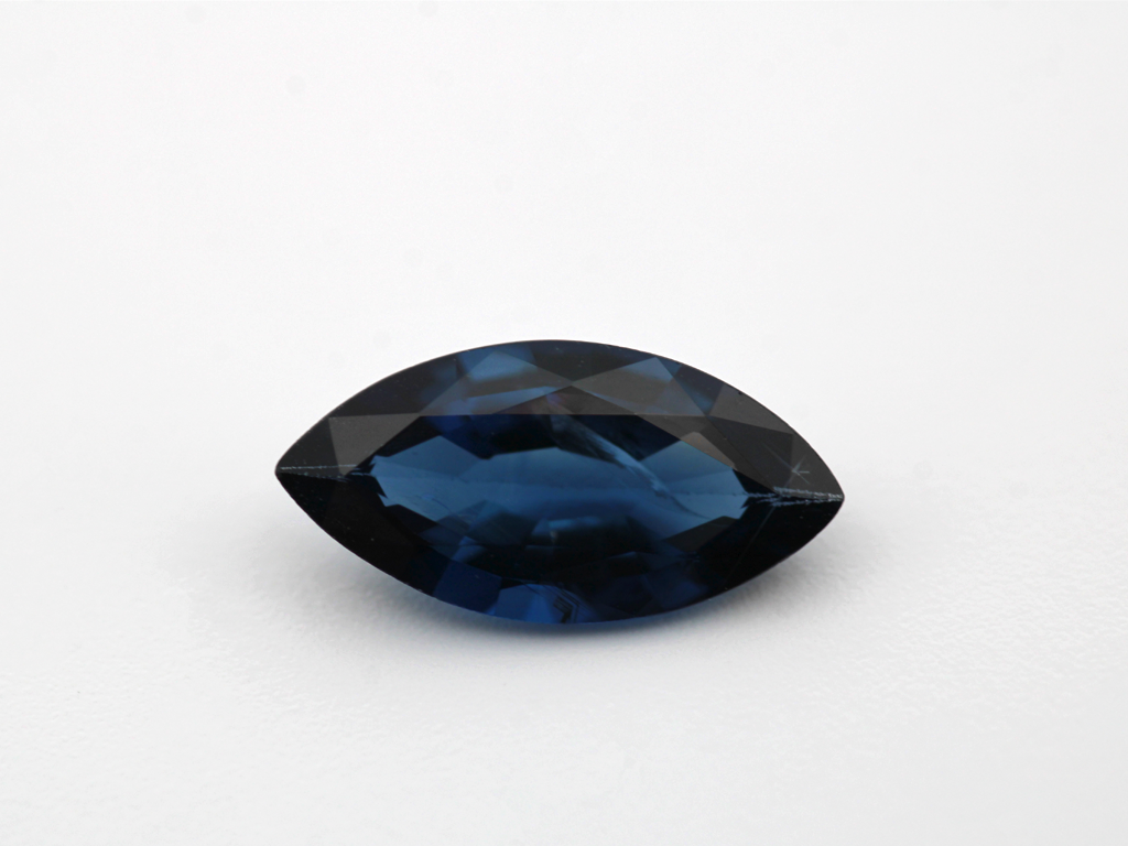 Saphir fin Navette 9.5x4.8mm 0.83cts