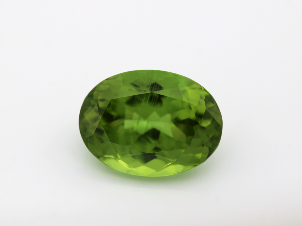 Peridot ovale 12.5x9.3mm 5.6cts