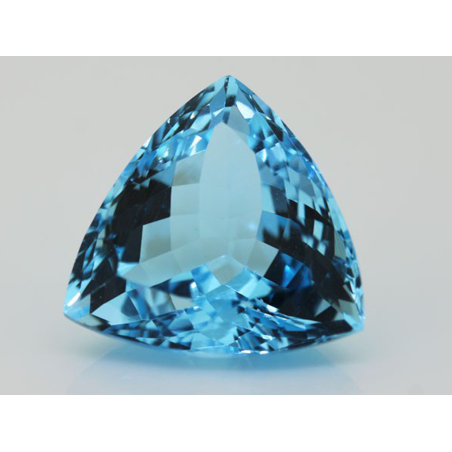 Topaze swiss blue fine traitée troidia 20x20x20mm 31.69cts