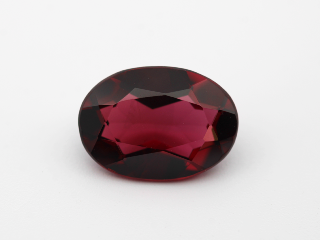 Grenat rhodolite ovale...
