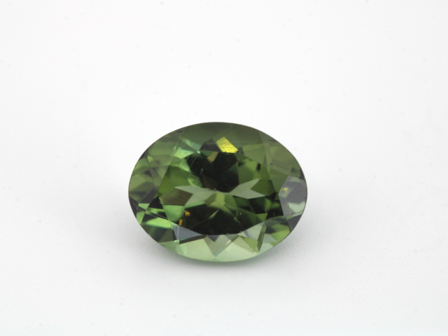 Tourmaline verte ovale...