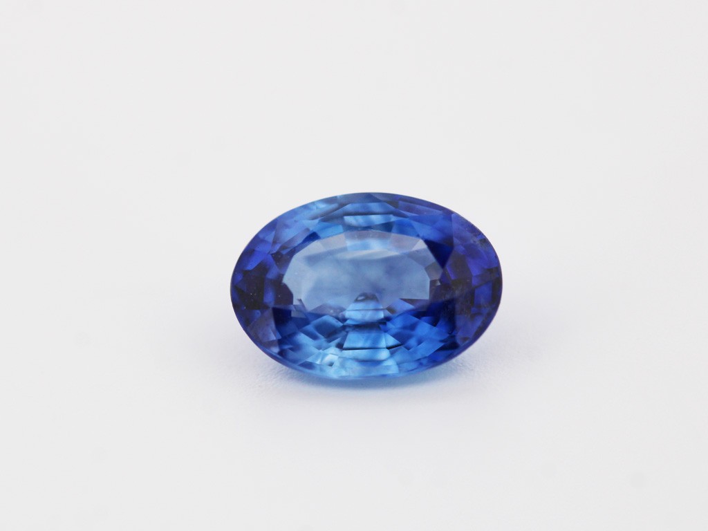 Saphir fin Ovale 7x5mm 0.95 ct