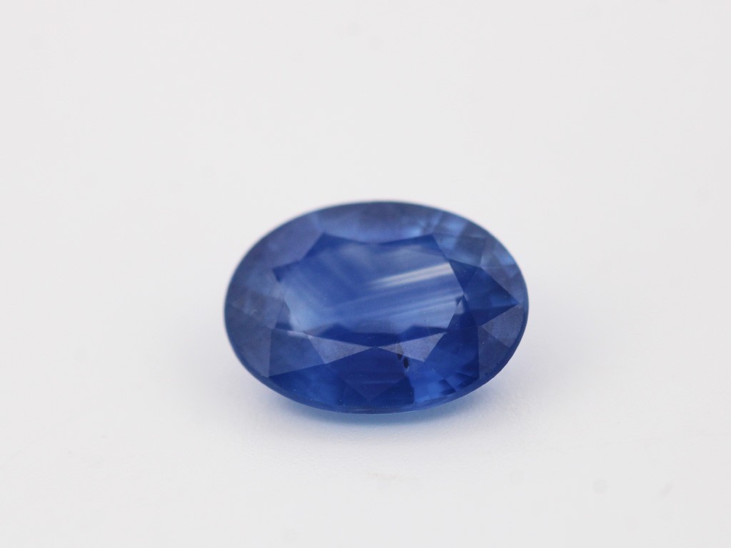Saphir fin Ovale 8x6mm 1.30 ct