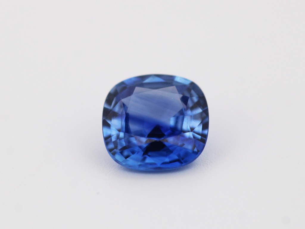 Saphir coussin 5.5x5.5mm 0.76ct