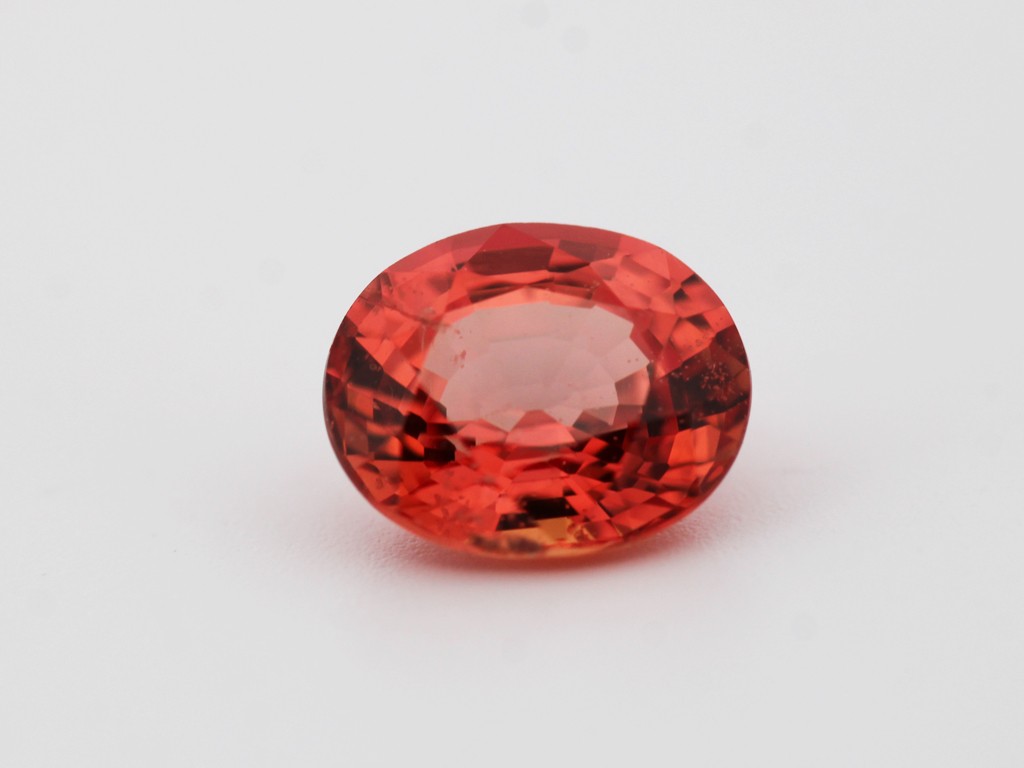 Saphir traité "Padparadscha" ovale 6x5mm 0.90ct