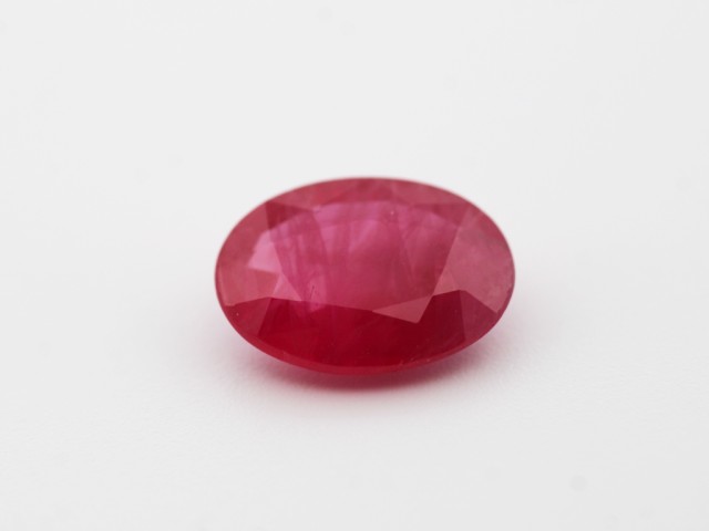 Rubis fin ovale 8x6mm 1.14ct
