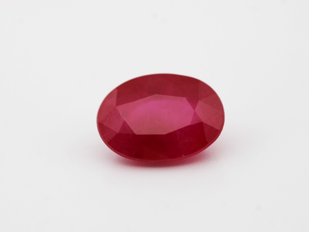 Rubis fin ovale 8x6mm 1.54ct