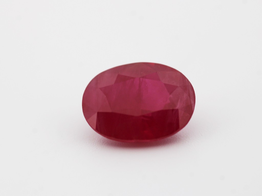 Rubis fin ovale 8x6mm 1.62ct