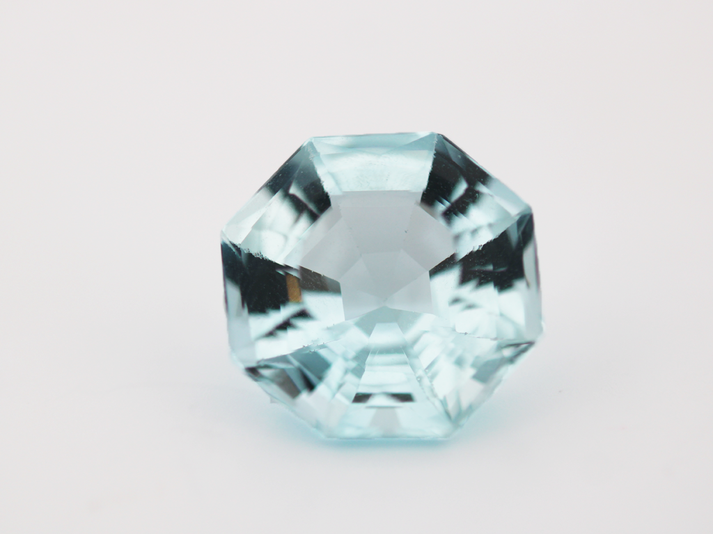 Aigue Marine Fine Hexagone 16x16mm 13.95cts