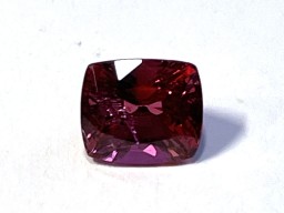 Spinelle Rouge Coussin 6.9x6mm 1.71ct