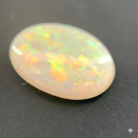 Opale blanche ovale 10x8mm 1.27ct