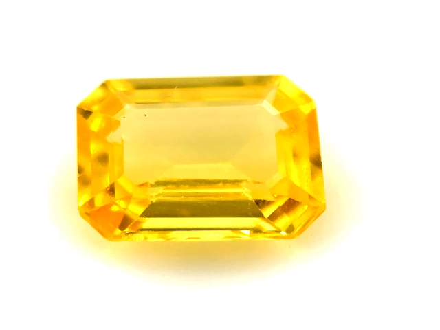 Saphir fin jaune RPC 7x5mm...